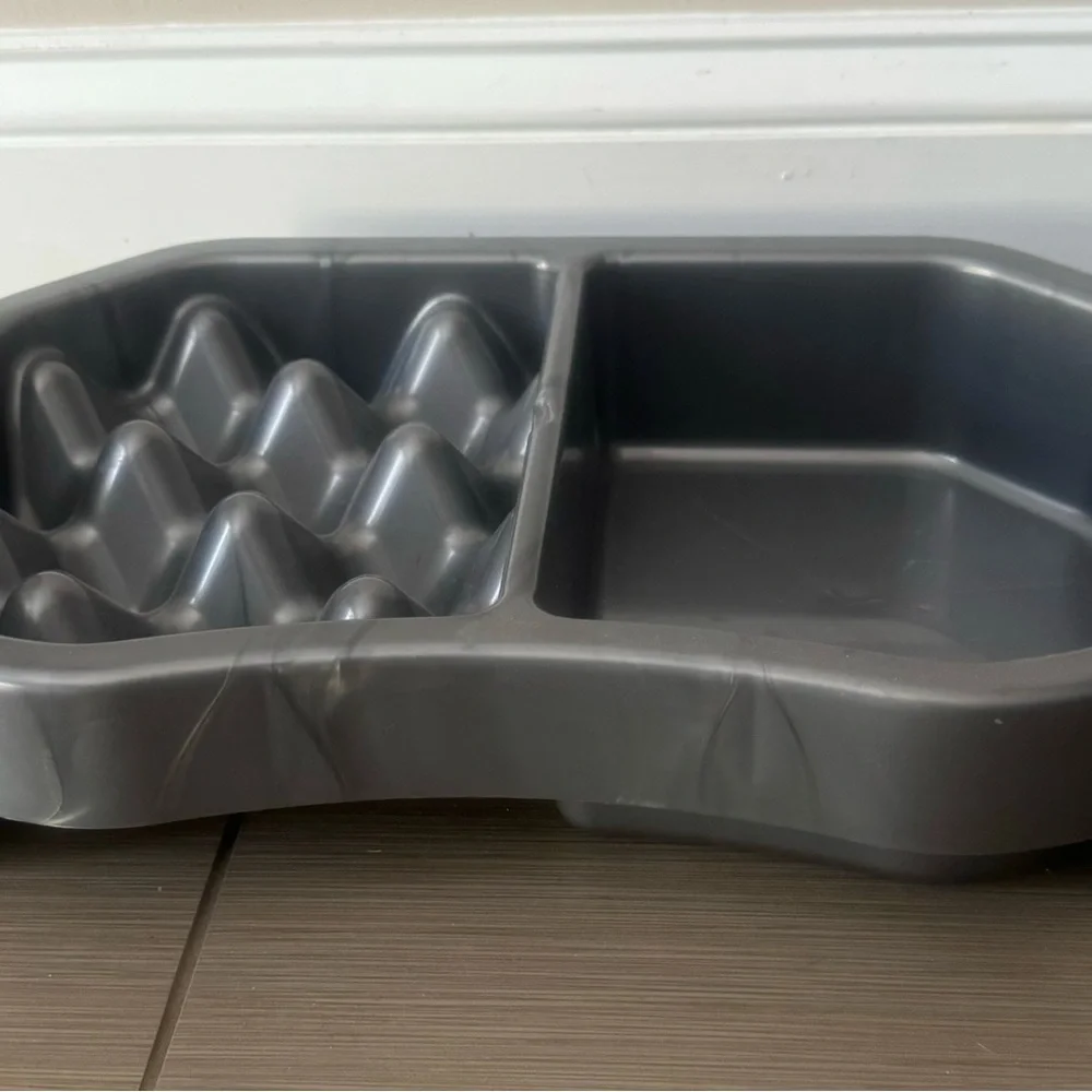 Neater Pets No -Skid Plastic Slow Feeder Dog/Cat Food & Water Bowl NWOT